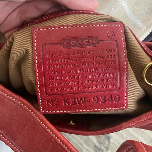 Elegant Red Leather Shoulder Bag - Picture 8 of 8